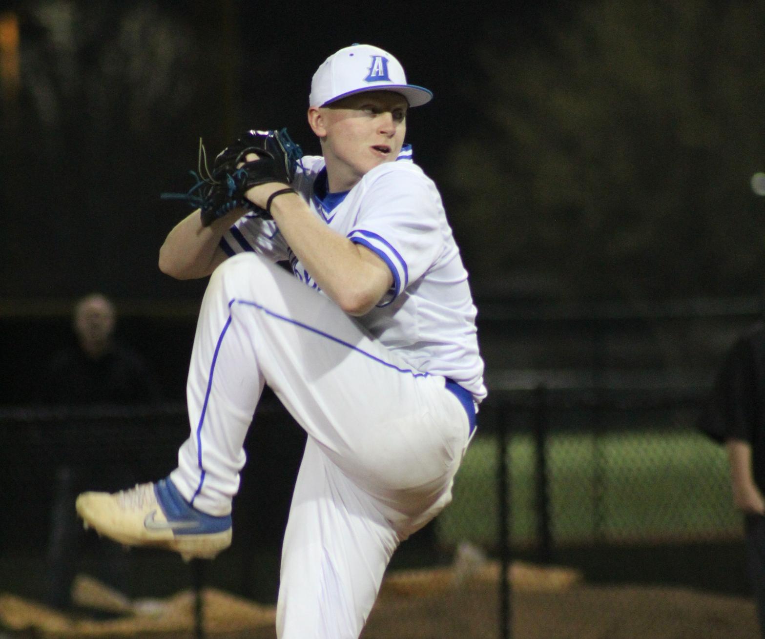 Baseball Splits Friday Doubleheader with Norwich University