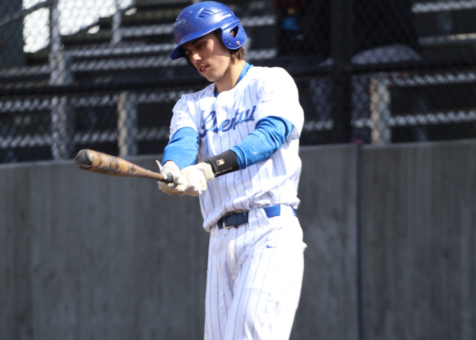 Czeremcha's Walkoff Single Gives Baseball GNAC Win Over Rivier In Ten Innings