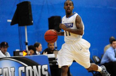 Men's Basketball Downs York 82-50
