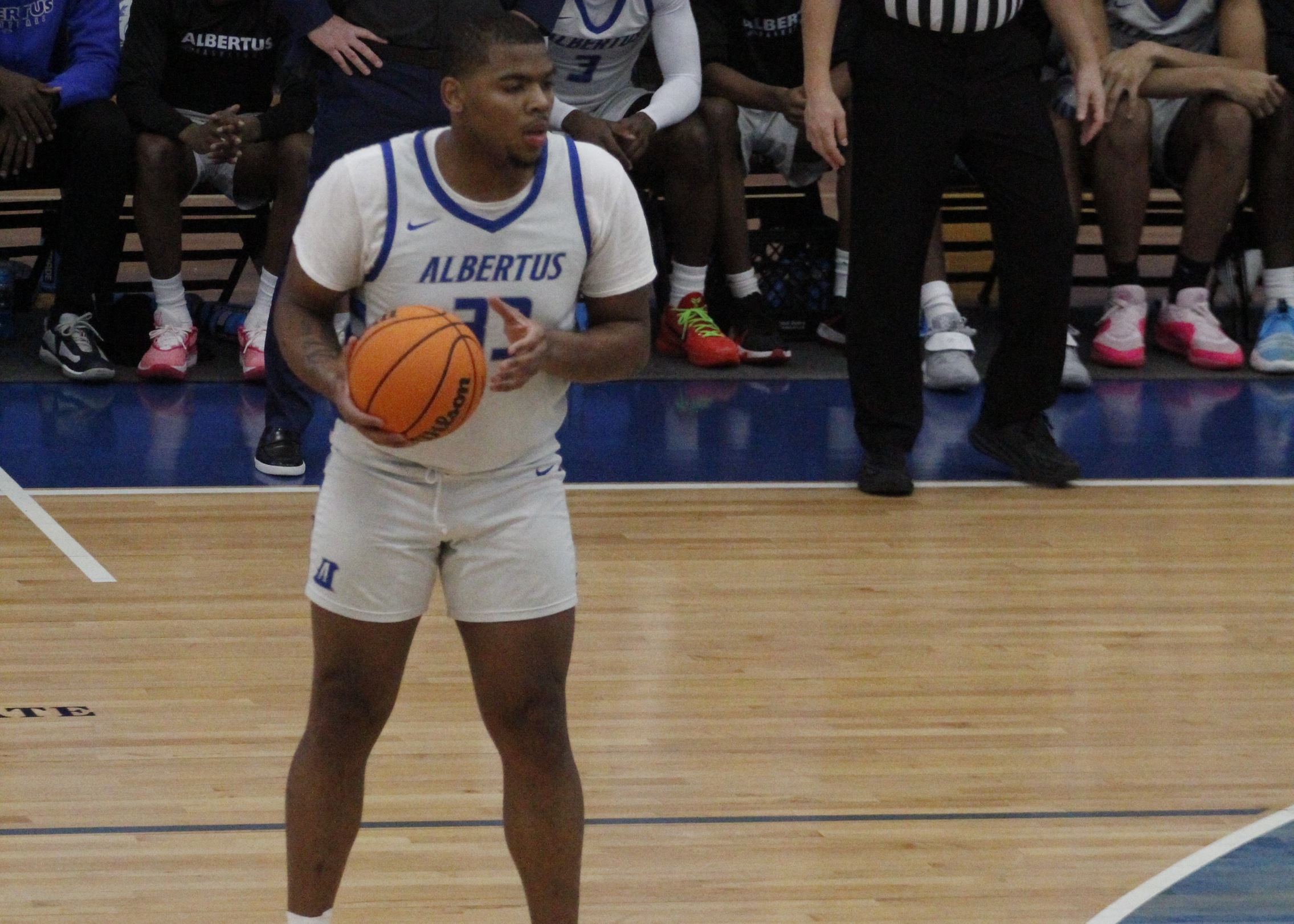 Men's Basketball Cruises Past Regis Behind Washington And Bonilla