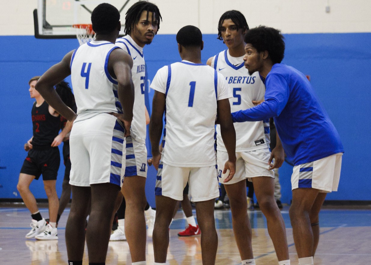Men's Basketball Soars Over GNAC Rival JWU