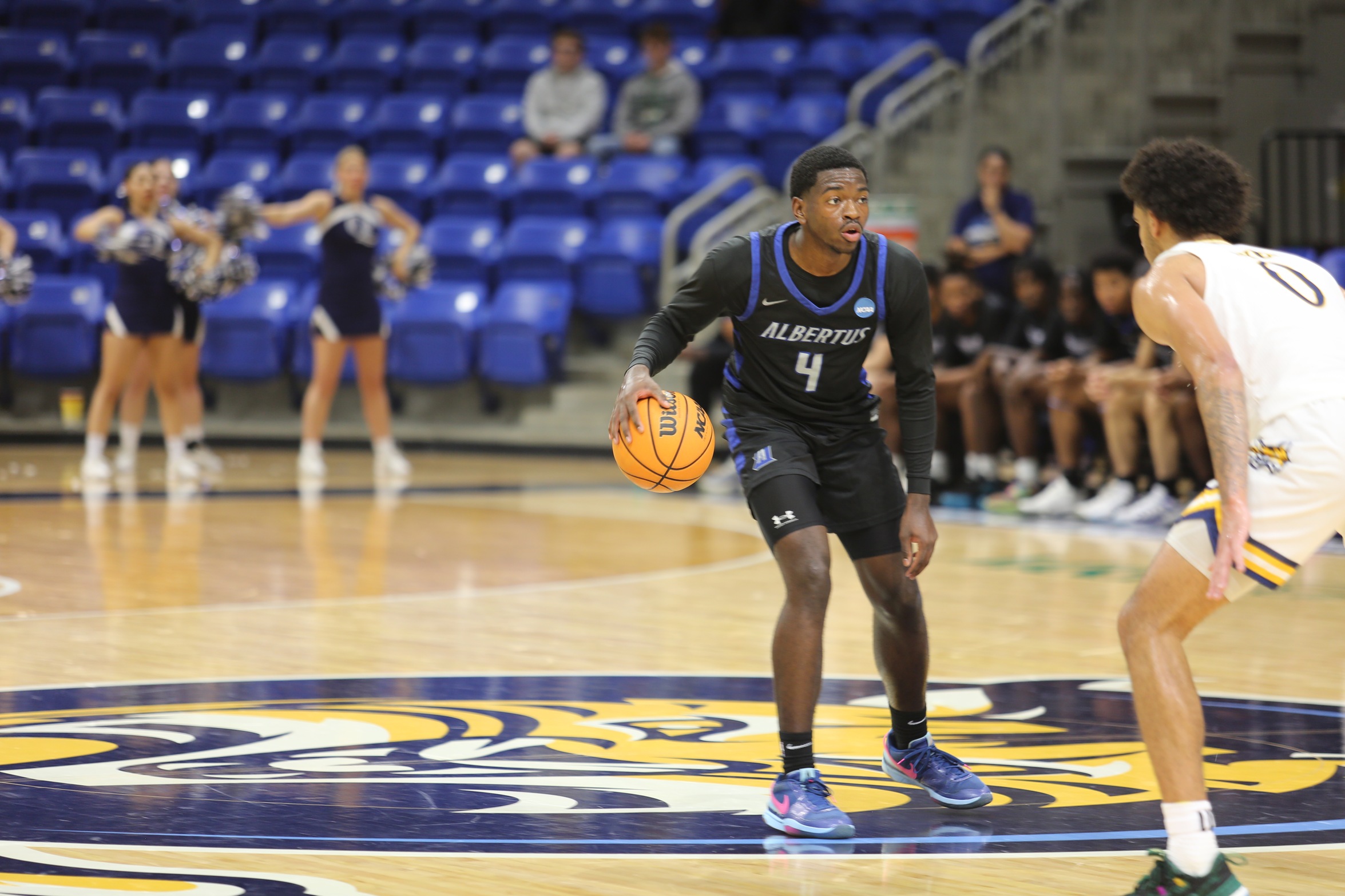 Men's Basketball Leads in First Half Behind Ford; Drops Tight Matchup with #3 John Carroll