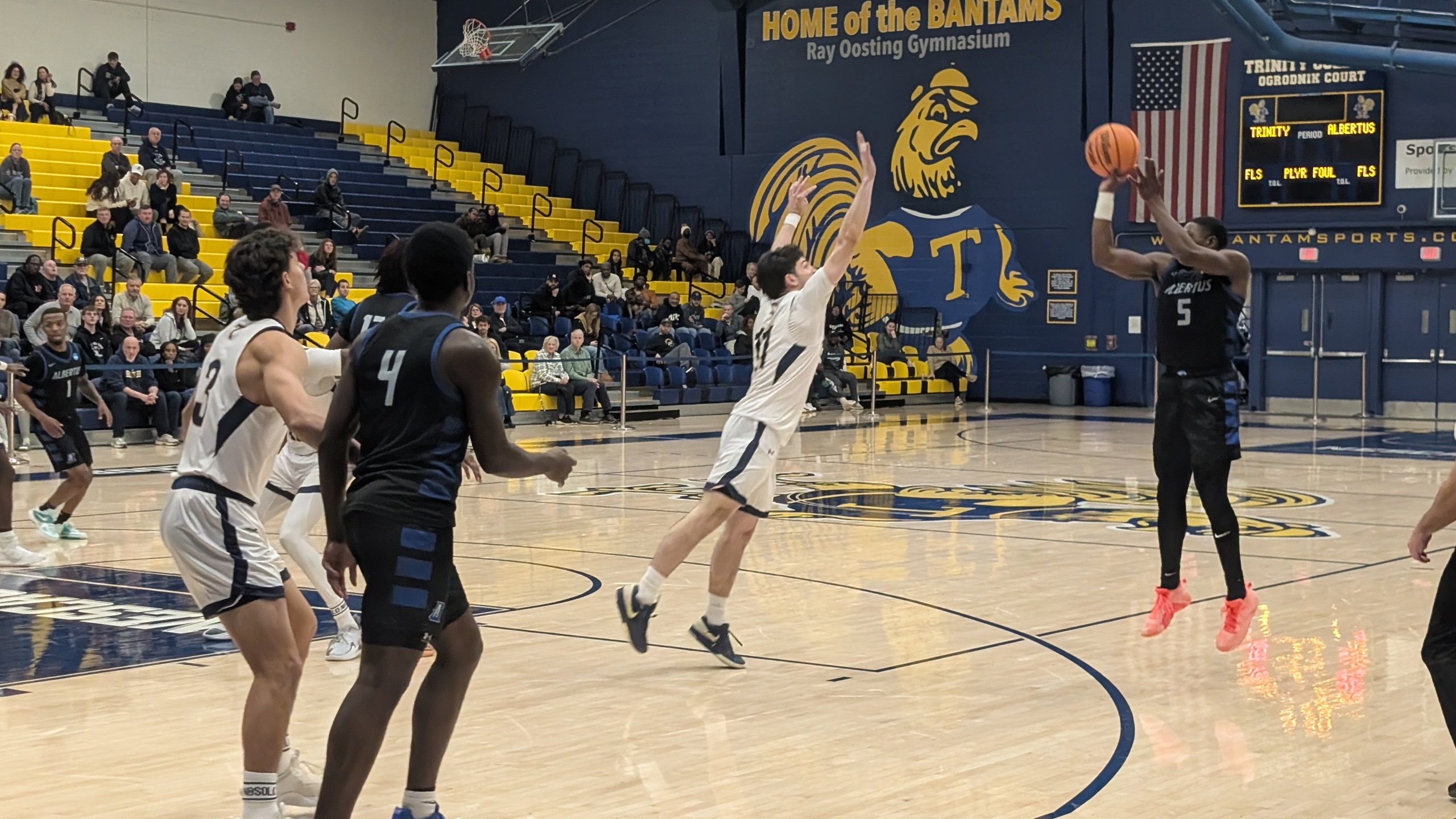 Men's Basketball's Winning Streak Snapped Against No. 1 Trinity