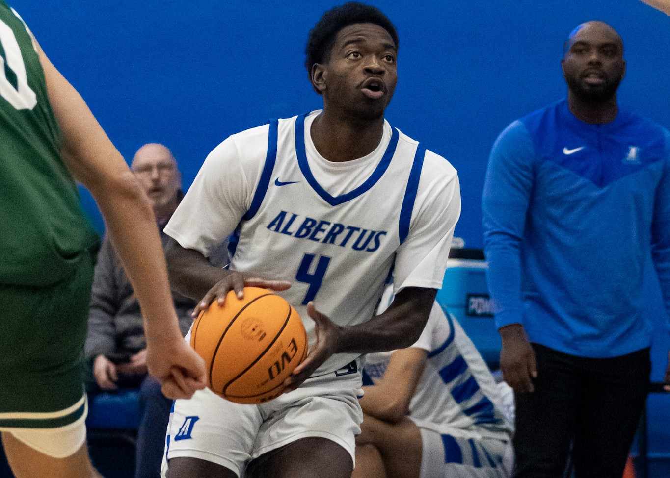 Men's Basketball Wins Third Straight Game In Dominating Win Over Brooklyn