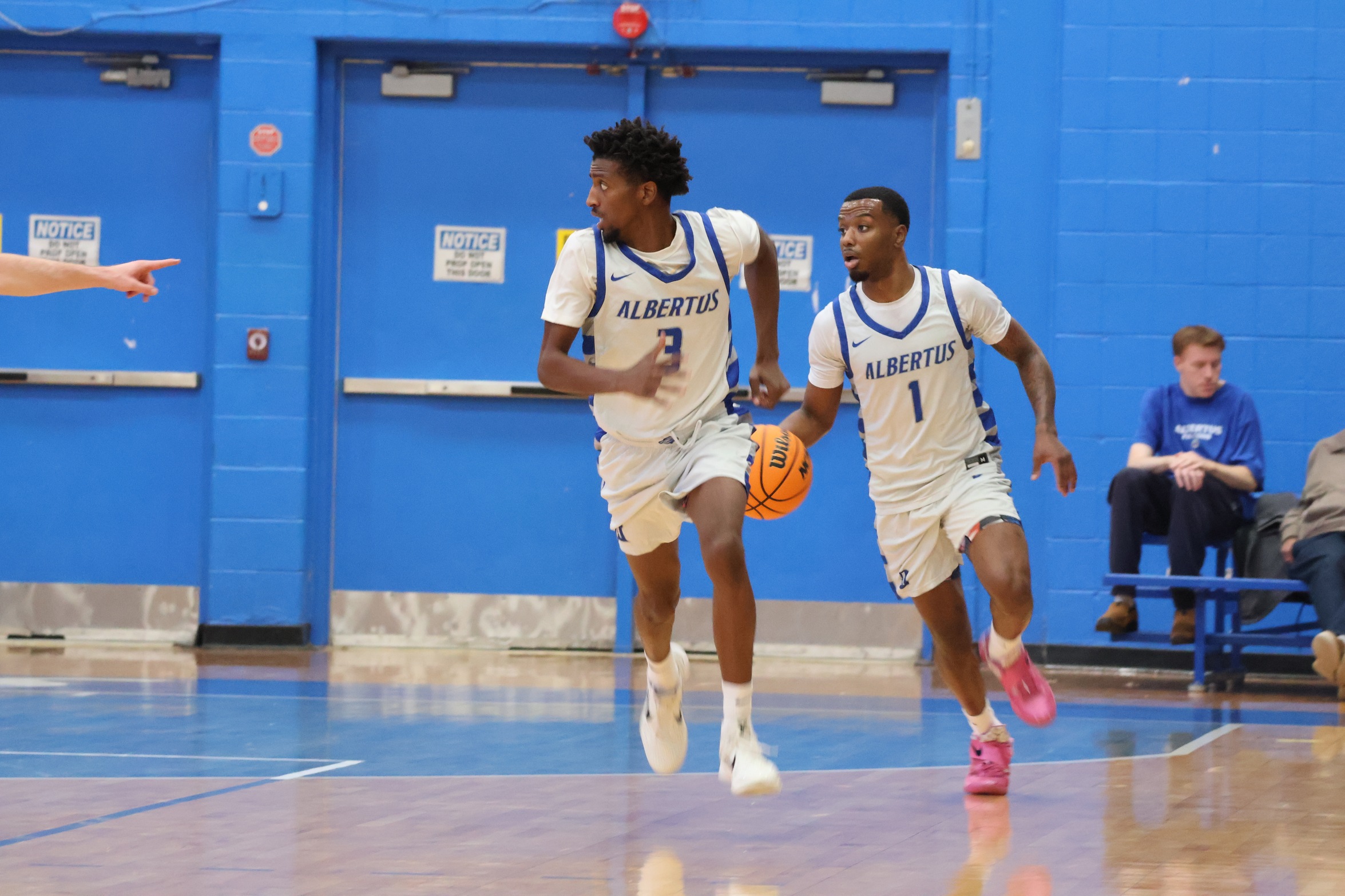 Daniels Scores 31 Points As Men's Basketball Wins Fourth Straight In Victory Over Purchase