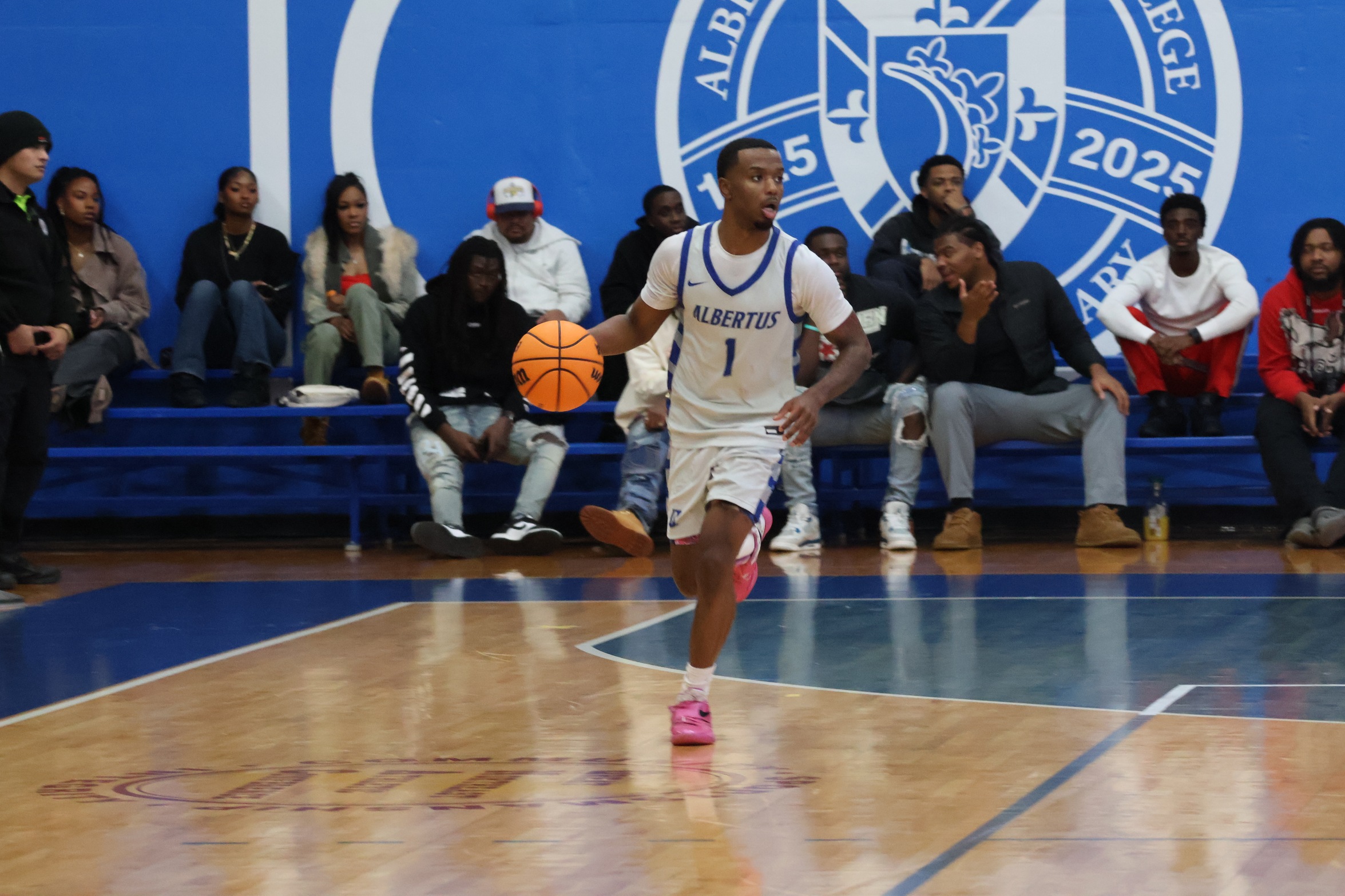 Daniels Scores 44 Points As Men's Basketball Tops Baruch For Sixth Straight Win