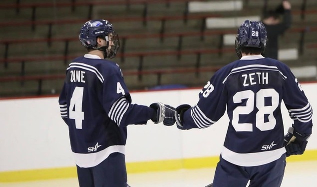 Men's Ice Hockey Defeats Chatham As Zeth Kindrachuk Scores Twice