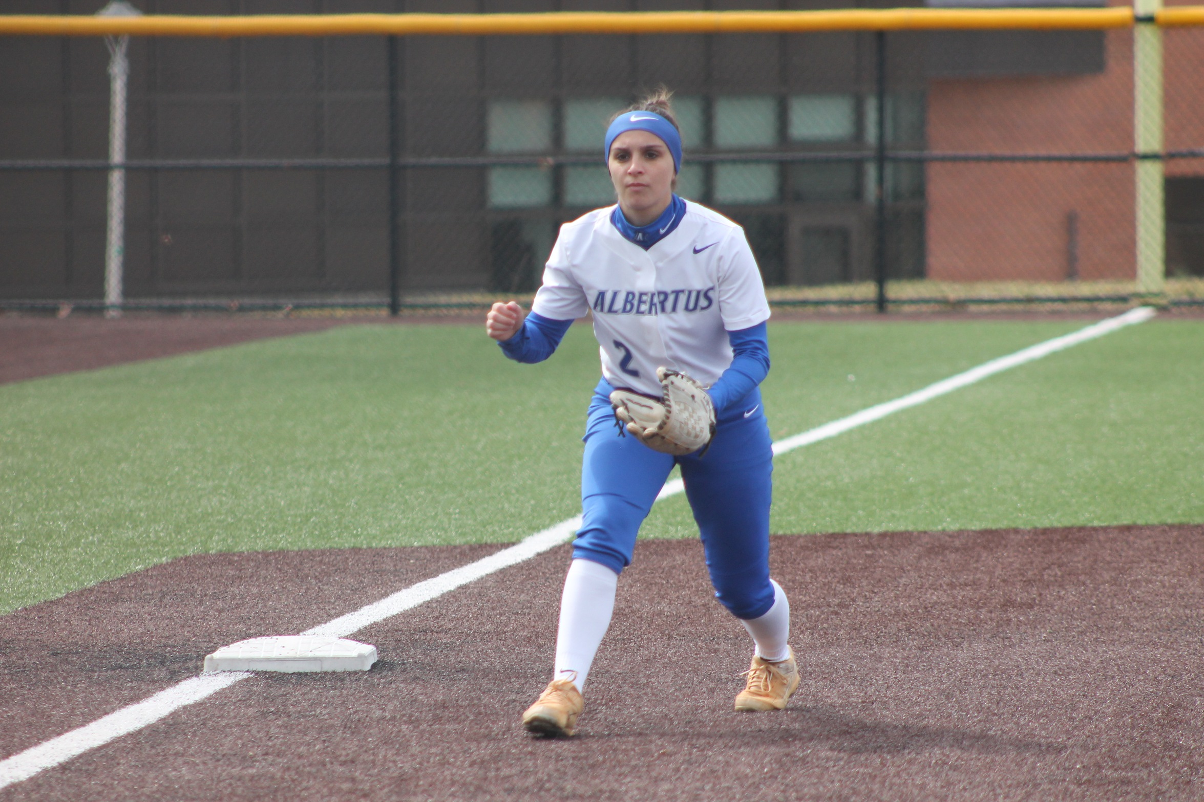 Softball Splits Doubleheader against Curry