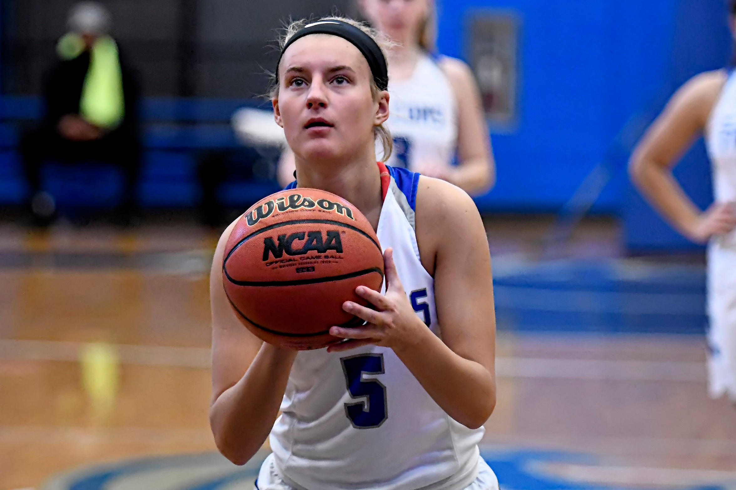 Women&rsquo;s Basketball Clipped by Falcons, 53-50