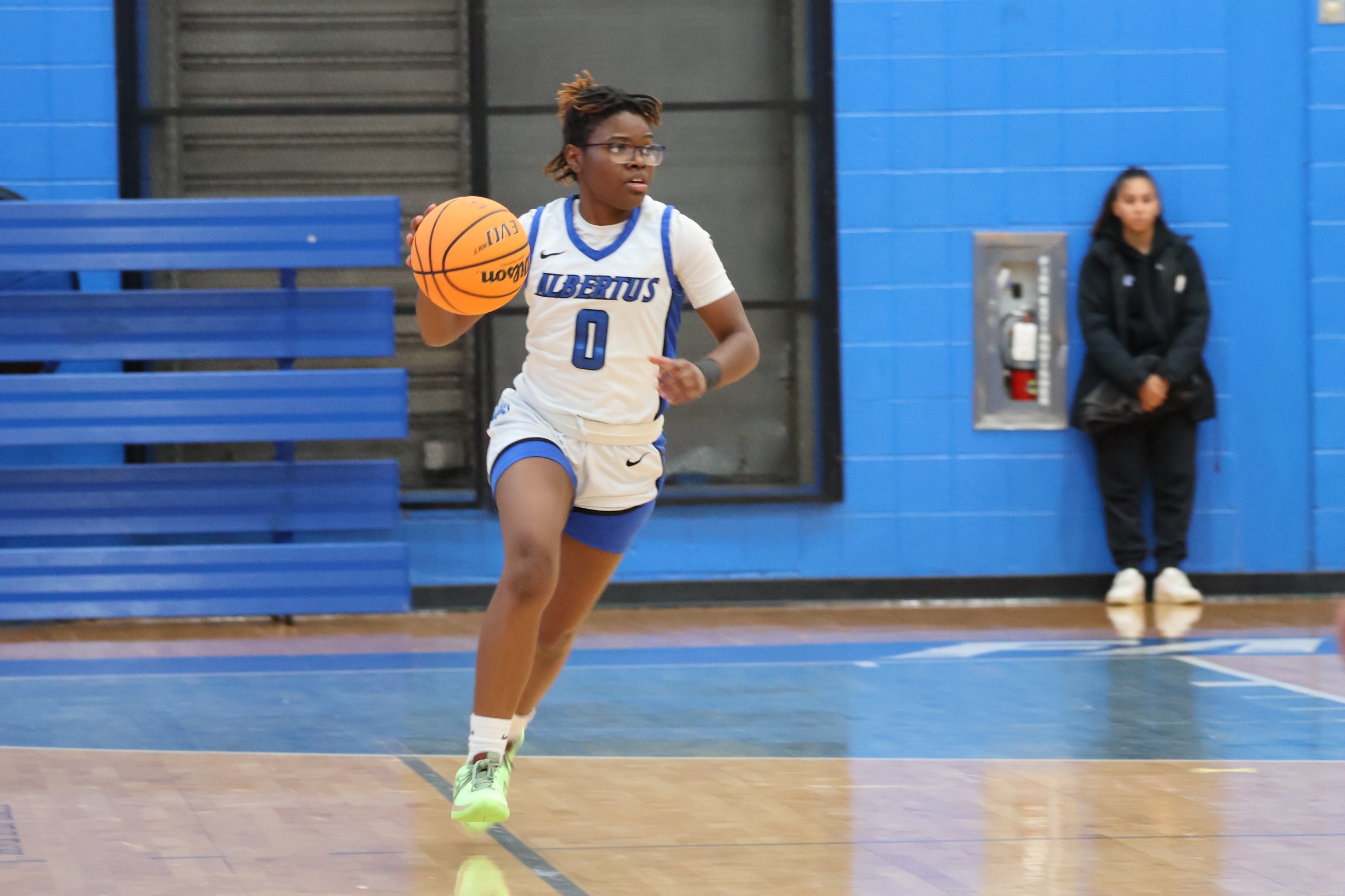 Women's Basketball Uses Big Third Quarter To Take Down Coast Guard