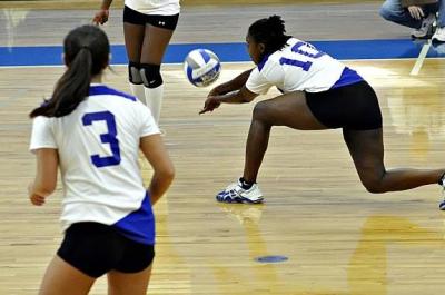Women's Volleyball Drops 3-0 Decision to Simmons